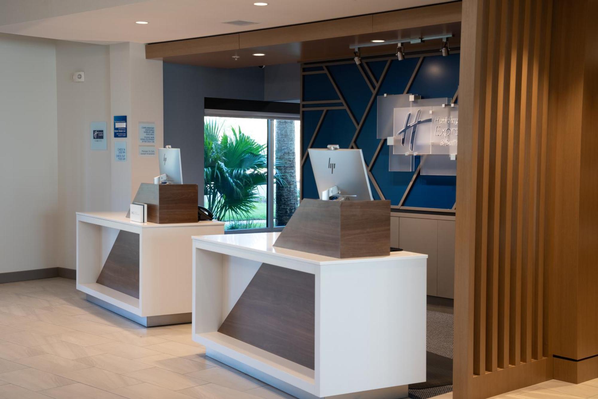 Holiday Inn Express & Suites Fort Walton Beach - Eglin Area By Ihg Exterior photo