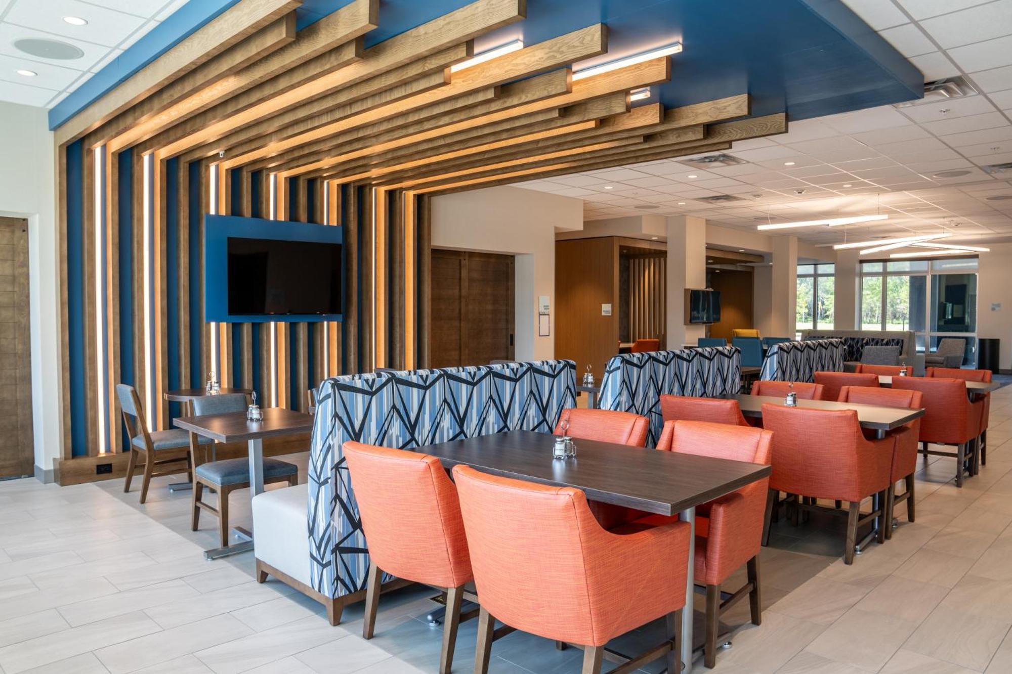 Holiday Inn Express & Suites Fort Walton Beach - Eglin Area By Ihg Exterior photo